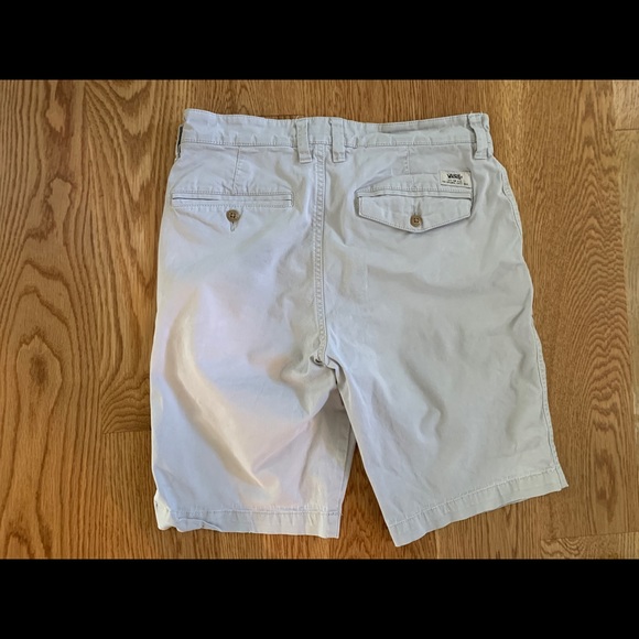 CLOSET CLEARANCE Men’s vans khaki shorts, size 28 - Picture 2 of 3